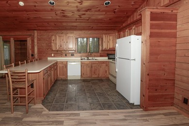 Cozy 2 BR, 2 Bath log sided home with knotty pine interior on a - photo 33