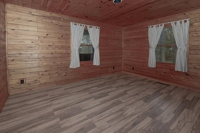Cozy 2 BR, 2 Bath log sided home with knotty pine interior on a - photo 38