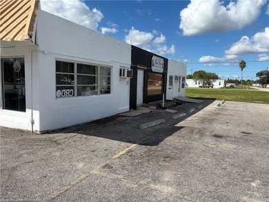 A prime Location in Moore Haven Florida, 4 Unit Zoned Commercial - photo 3