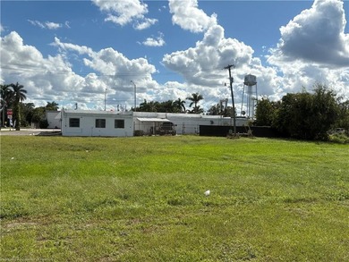 A prime Location in Moore Haven Florida, 4 Unit Zoned Commercial - photo 10