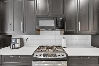JUST REDUCED $25,000!!! NEW KITCHEN !!! NEW BATHROOMS !!! NEW - photo 10
