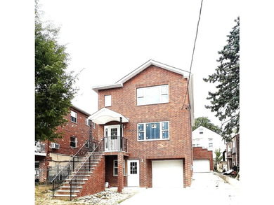 Pelham Parkway South - New custom built detached solid brick and - photo 3