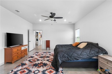 THIS IS THE ONE! This stunning 4-bedroom, 3-bath open-concept - photo 15