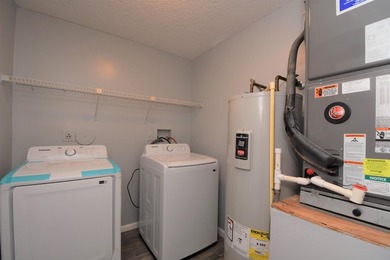 Reduced* Lakefront Penthouse w/ Vaulted Ceilings & Laminate - photo 23