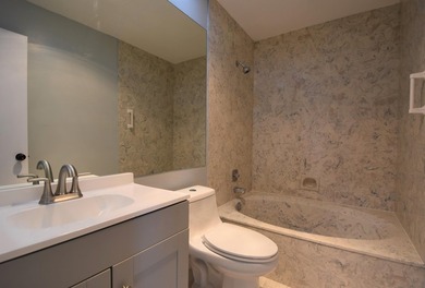 Reduced* Lakefront Penthouse w/ Vaulted Ceilings & Laminate - photo 25
