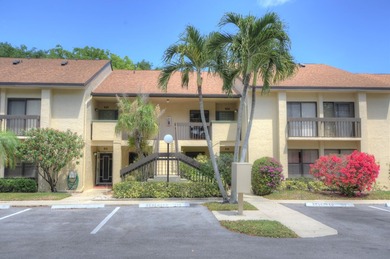 Reduced* Lakefront Penthouse w/ Vaulted Ceilings & Laminate - photo 27