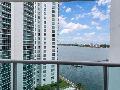 Embrace the allure of the 11th-floor living at Marina Grande - photo 10