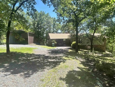 3 bd / 2 bath home. It has a circle drive with RV / boat parking - photo 1