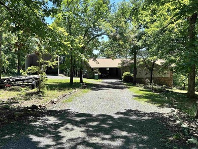 3 bd / 2 bath home. It has a circle drive with RV / boat parking - photo 2