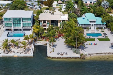 Architectural Polynesian-Inspired Waterfront Retreat in Key - photo 3