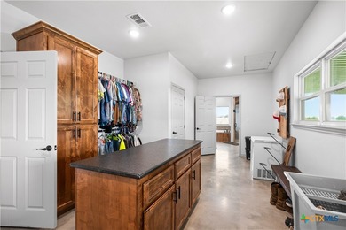 THIS IS THE ONE! This stunning 4-bedroom, 3-bath open-concept - photo 33