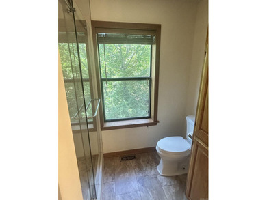 3 bd / 2 bath home. It has a circle drive with RV / boat parking - photo 7