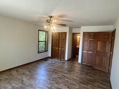 3 bd / 2 bath home. It has a circle drive with RV / boat parking - photo 9
