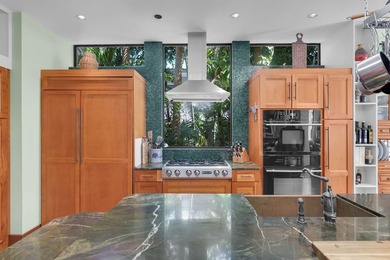 Architectural Polynesian-Inspired Waterfront Retreat in Key - photo 10