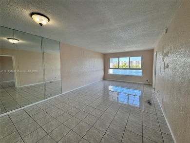 (private lake, pond, creek) Condo For Sale in Miami Florida