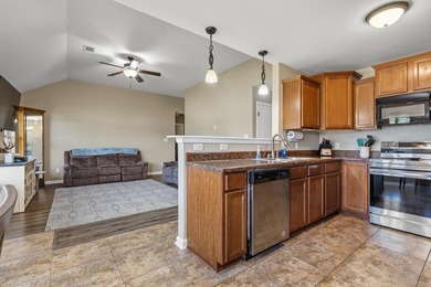 Welcome home to this charming and well-maintained 3 bedroom, 2 - photo 8
