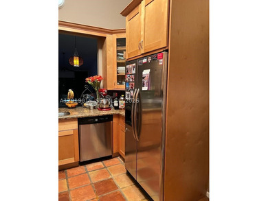 Spacious and impeccably maintained 2BR/2BA villa in a gated - photo 3