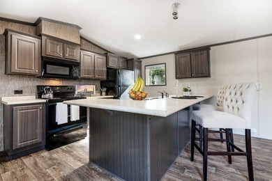 (private lake, pond, creek) Home For Sale in Kansas City Kansas