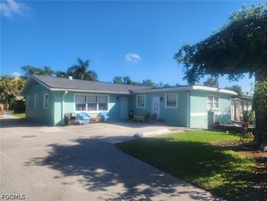 This 4 Bedroom, Bonus room, 2 bath home offers both comfort and - photo 2