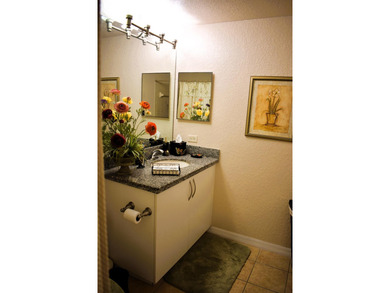 Great 3 Bedroom Corner Unit with 2 Car Garage at The Belmont! - photo 12