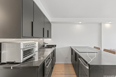 Extra larger unit with premier custom remodeled. 100% insured - photo 7