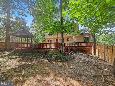 Move-In Ready 3BR, 2 Full & 2 Half Bath, Three-Level Colonial on - photo 33