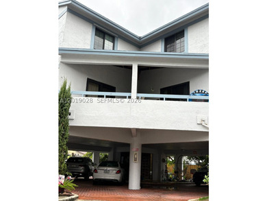 Welcome to this beautifully renovated three-story corner - photo 1