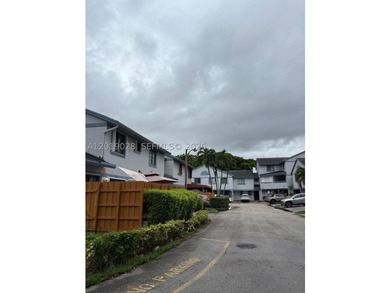 Welcome to this beautifully renovated three-story corner - photo 4