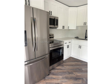 Welcome to this beautifully renovated three-story corner - photo 7