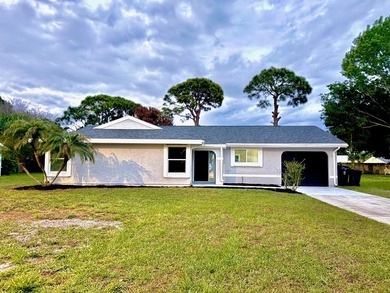 BRAND NEW ROOF, NEW A/C SYSTEM, FULLY RENOVATED .This - photo 1