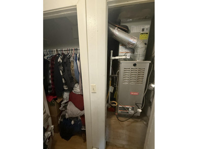 Charming and inviting, this delightful 2-bedroom, 1-bathroom