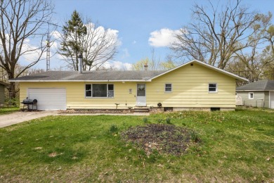 Pike Lake - Hillsdale County Home For Sale in Hillsdale Michigan