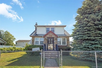Welcome to 38 Buchanan Avenue, where comfort meets coastal - photo 1