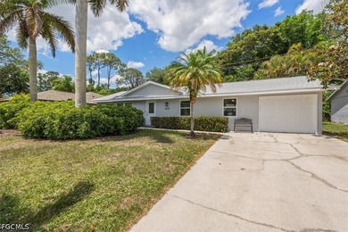 Beautifully maintained home offers 3 bedrooms, 2 full baths, 1 - photo 2