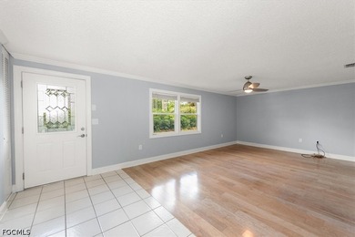 Beautifully maintained home offers 3 bedrooms, 2 full baths, 1 - photo 4
