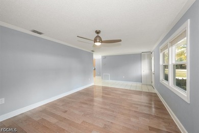Beautifully maintained home offers 3 bedrooms, 2 full baths, 1 - photo 8