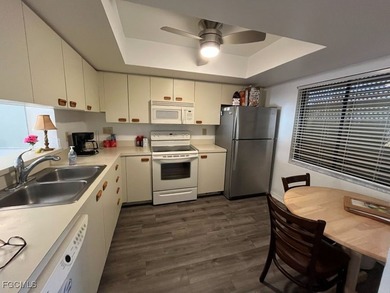 Welcome to this bright & fresh 3rd-floor unit at Cinnamon Cove - photo 2