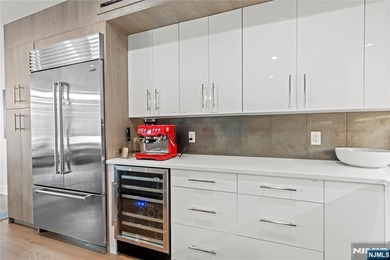 Beautiful, exceptionally bright, & meticulously maintained, this - photo 10