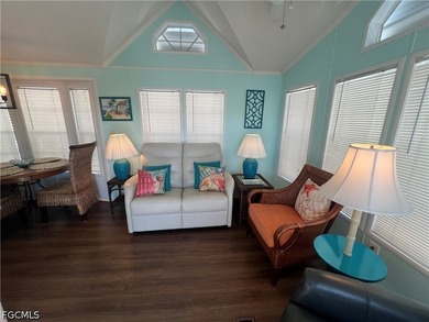 Cute as a button! OWN YOUR OWN LAND! Adorable 2 Bed, 1.5 Bath - photo 4