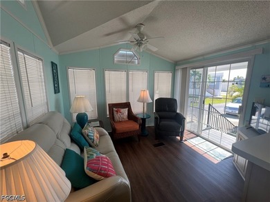 Cute as a button! OWN YOUR OWN LAND! Adorable 2 Bed, 1.5 Bath - photo 5
