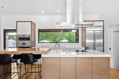 Discover a private Hamptons sanctuary where modern luxury meets - photo 7