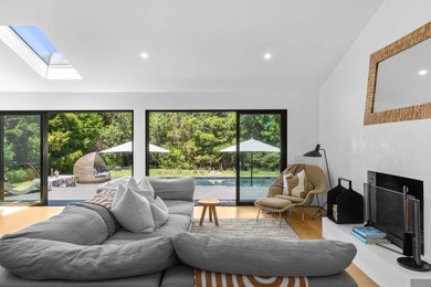 Discover a private Hamptons sanctuary where modern luxury meets - photo 9