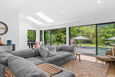 Discover a private Hamptons sanctuary where modern luxury meets - photo 10