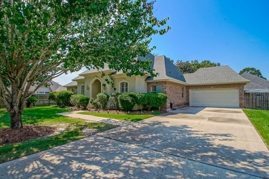 Beautifully maintained home in the The Landings.  4 bedrooms, 2 - photo 3