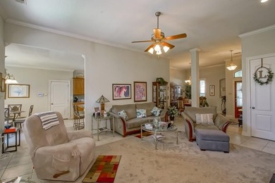 Beautifully maintained home in the The Landings.  4 bedrooms, 2 - photo 9