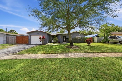Looking for a stunning, maintained residence located in Sunrise? - photo 1