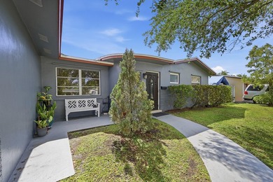Looking for a stunning, maintained residence located in Sunrise? - photo 2