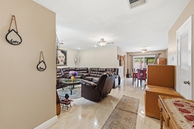 Looking for a stunning, maintained residence located in Sunrise? - photo 5
