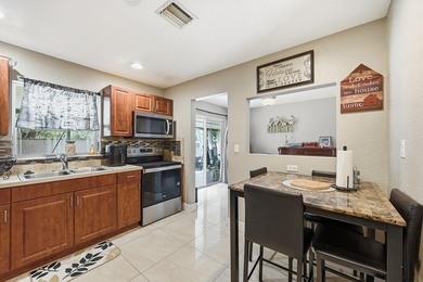 Looking for a stunning, maintained residence located in Sunrise? - photo 9
