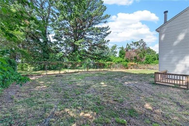 This home is in great condition featuring 3 bedrooms and 2.5 - photo 31
